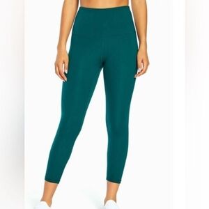 Zobha Teal Active Capri Leggings - Women's Size Medium